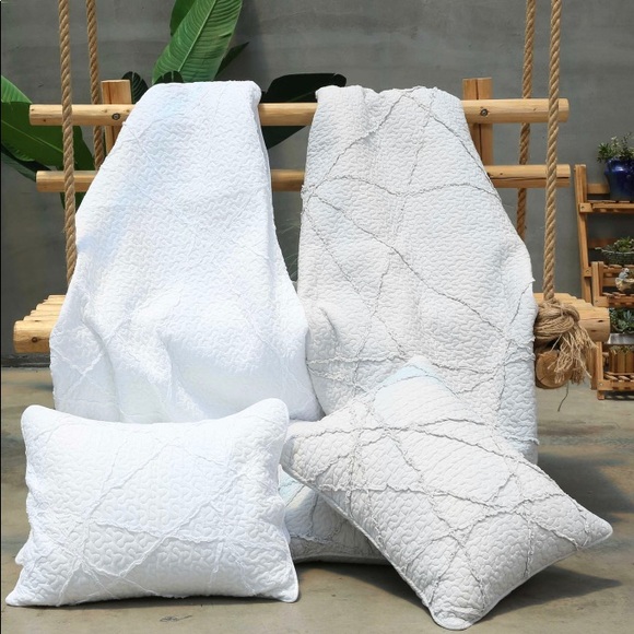 Ruffled Quilt Set - Picture 4 of 6